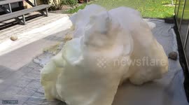 Chemical reaction creates frothing fountain of foam