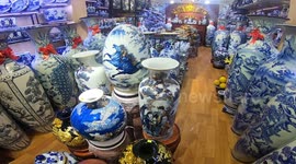 Pottery market in Bat Trang ancient village - Diversity of Bat Trang Pottery