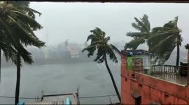 Watch - Strong winds of around 200kph in Puri after Cyclone Fani hit in full force