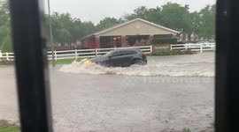 Severe weather causes flash floods in Houston, Texas