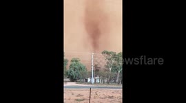 'Is that a tornado?' UK backpackers don't know what to do in Australian dust storms