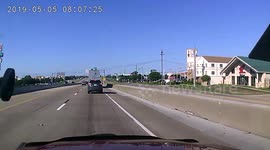 US driver narrowly avoids colliding with rogue tyre on highway