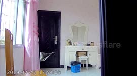 'Here's Johnny!' Burglar in China uses kitchen knife to cut open door