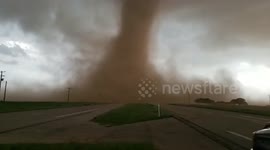 Storm chasers film terrifyingly close up tornado in Texas
