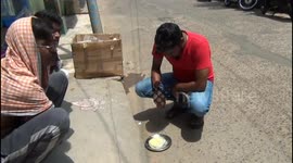 Bizarre Man make egg Omelette using Sunlight in India.