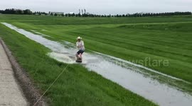 US man pulls off a 360 spin whilst wakeboarding in a flooded ditch