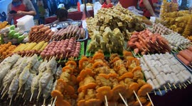 Delicious, strange and attractive dishes! Street Food at Hanoi Night Market