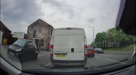 'Not-so-Smart' car driver spotted mounting the pavement against traffic in Birmingham