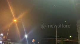 Newsflare Edit - Incredible fork lightning illuminates the Kansas City sky