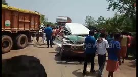 The big road accident in West Midnapore, one dead, badly damaged ten cars