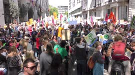 Thousands of mothers descend on London fighting climate change during Mother's March 2019