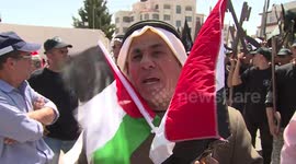 Thousands take part in a march to mark the 71st anniversary of Nakba