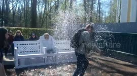 FUNNY FAIL – Man Gets Wet in the Fountain
