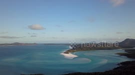 2.7K Breathtaking Aerial View of WhiteHaven Beach at High Tide (Whitsundays )