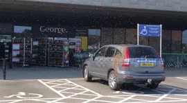 Newsflare Edit - Parked car swarmed by bees outside UK supermarket