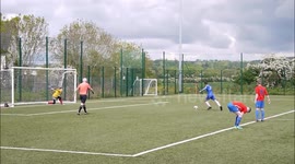 Amateur soccer player cooly slots home a panenka penalty