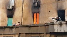 Aussie tourist films dramatic moment man escapes from Rome fire by clinging to side of building
