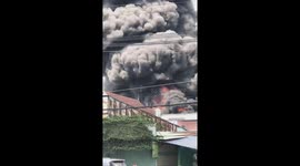 Massive fire destroys glue factory in Vietnam