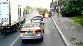 Heroic bus driver rescues three-wheeler driver from huge fire in China