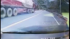 Heroic car driver jumps into driverless lorry to stop it from sliding down Chinese highway