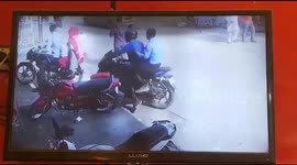 Bag-snatchers in India send woman crashing to ground