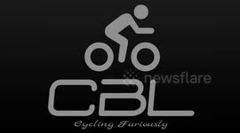 Cyclist Catches Female Driver on Mobile Phone