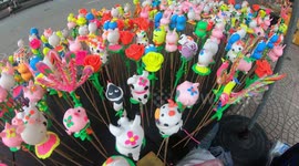 Tò He (Unique toy figurine) is a traditional toy for children in Vietnam. You will enjoy it!