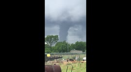 Texas man captures colossal tornado column swirling in distance