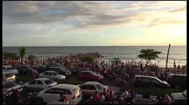 Thousands of people watched the beautiful sunset of Padang Beach