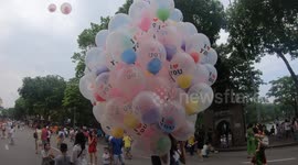 A giant cluster of balloons has many balloons! Giant Cloudbuster balloons