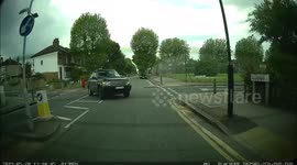 Man tailgates a learner, gives them one finger salute then overtakes, jumps out of the car and runs to face the learner...