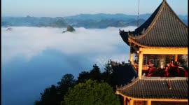 Stunning sea of clouds turns Chinese town into a cinematic scene