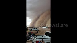 Monster dust storm ploughs through fields in northern Texas