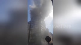 Newsflare Edit - Massive fire between Albermarle and Dover St in Mayfair https://t.co/B32IKFvieH