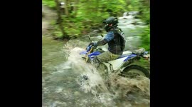 Dirt bike 0 - 1 creek crossing