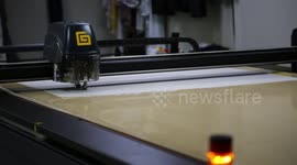 Cloth cutting machine
