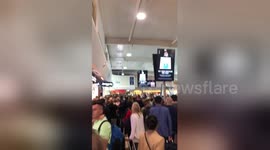 Newsflare Edit - Luton Airport being evacuated #Luton @BBCBreaking #travel https://t.co/RVuU4D4Uzm