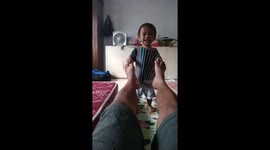 kids was strong lift dad's feets