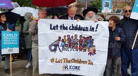 Campaigners call on the Government to welcome child refugees.