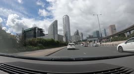 Driver nearly causes accident by suddenly changing lanes