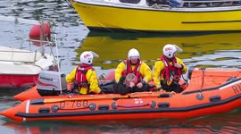 Moment the RNLI rescue a man who fell from a boat in Scarborough, North Yorkshire