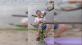 Talented Chinese man shows off incredible bottle balancing skills