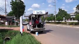 Truck Converted Into Mobile Hair Salon Is A Hit