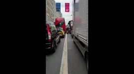 Cyclist slaloms through completely gridlocked traffic in central London