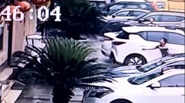 Heroic man catches toddler falling from first-floor window in China