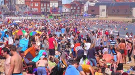 Tens of thousands flock to Scarborough to make most of UK heatwave
