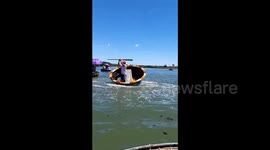 Vietnamese tour guide performed impressive dancing on a Basket boat