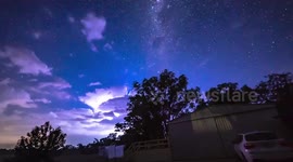 Time-lapse footage captures lightning storm with epic Milky Way backdrop in Australia