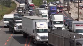 Toronto fire truck blocked by clueless drivers while trying to get to emergency accident scene on highway