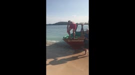 Tourist in Bali massively fails backflip off boat smashing his head